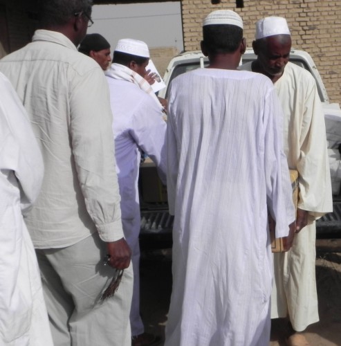 dangeil_unloading_at_the_school